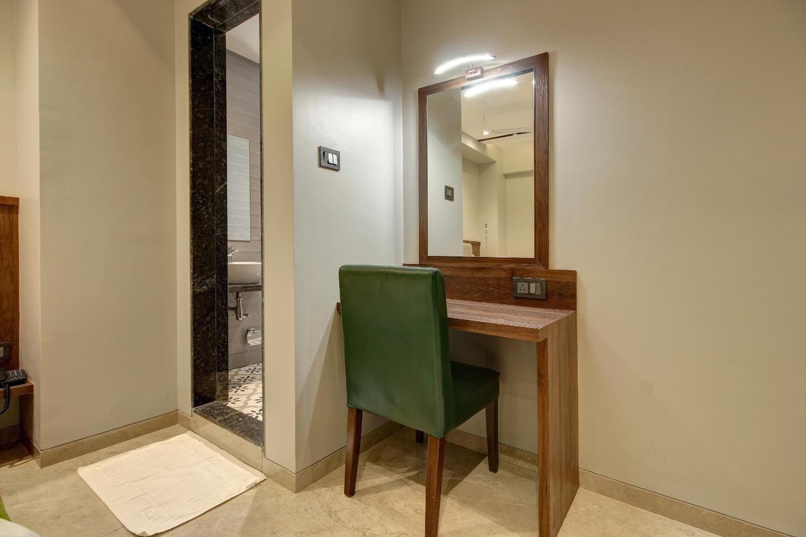 Magnus Fortune House Business Hotel , Magarpatta Mundhva Exteriér fotografie
